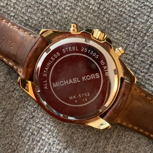 Michael Kors Gold Watch MK-5702 - Picture 3 of 3
